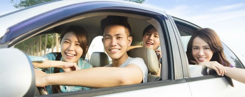 young adults in a grab share grab hitch car pooling