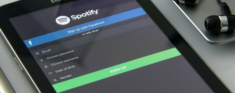 Spotify on tablet - SingSaver