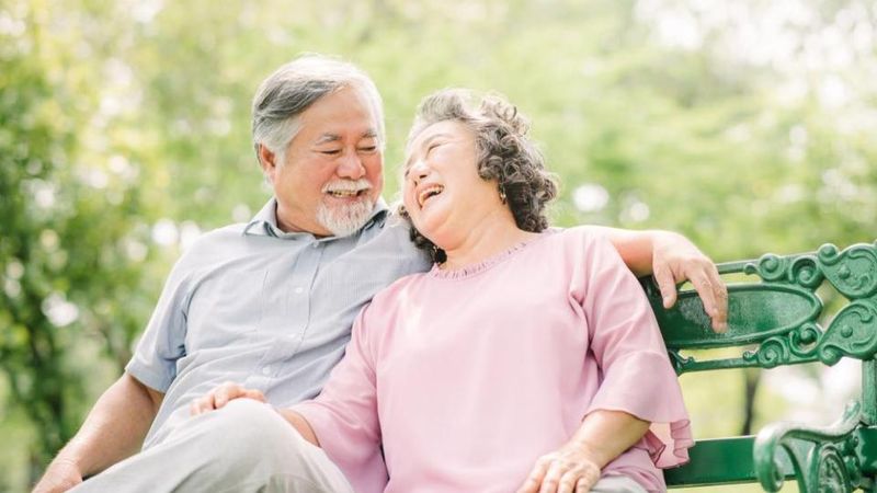 8 Ways To Help Your Parents With Their Finances Without Giving Them Money